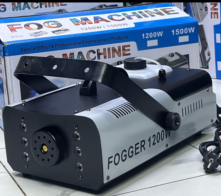 Fog Machine 1500Watt with 2 sets of Controllers,
