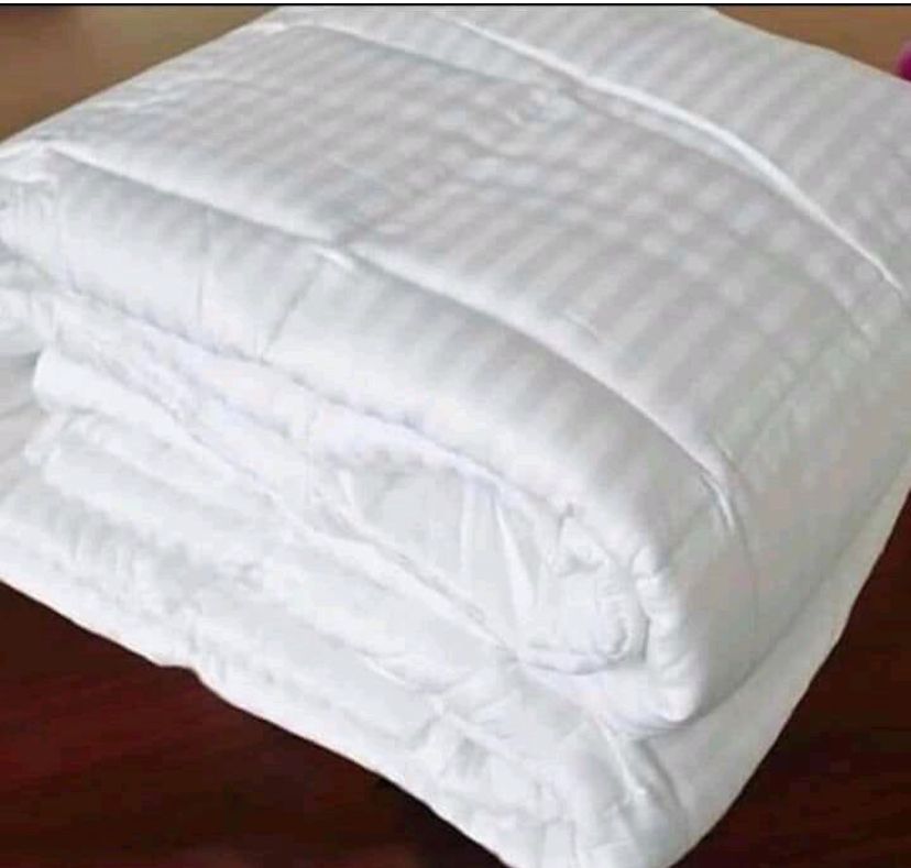 White stripped binded duvet set - Image 2