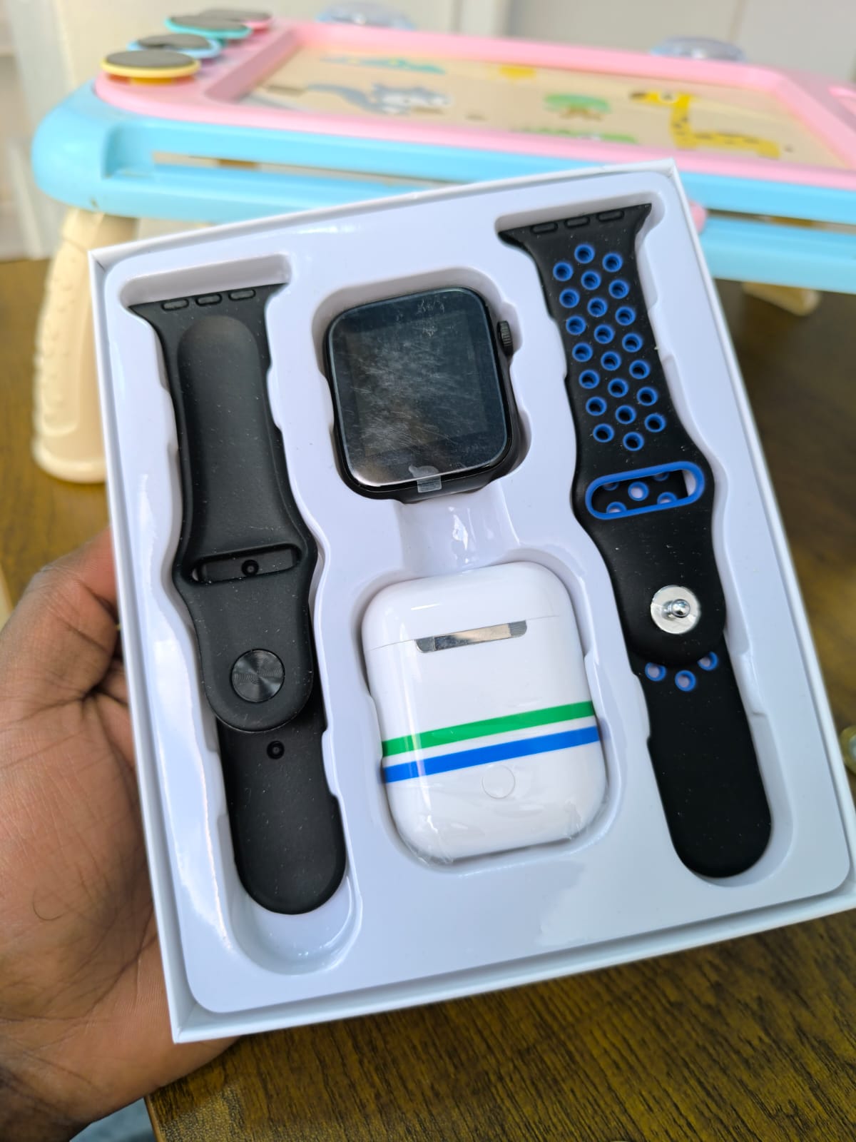 2 in 1 Strap smartwatch with free earpods - Image 4