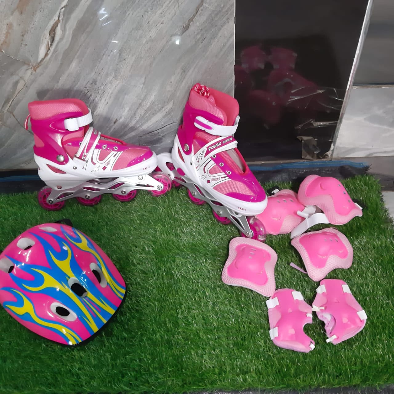 Skating gear | skate shoes | skating helmet | skating kit