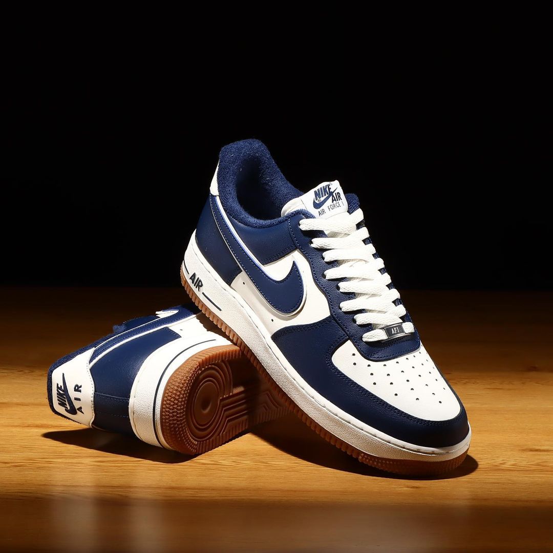 Main image of Airforce 1 midnight Navy men sneakers.