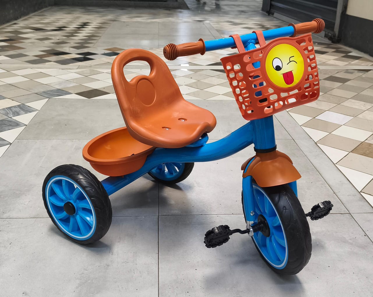 Smiley 😜 Kids Tricycle Suitable for ages 2-4 bike