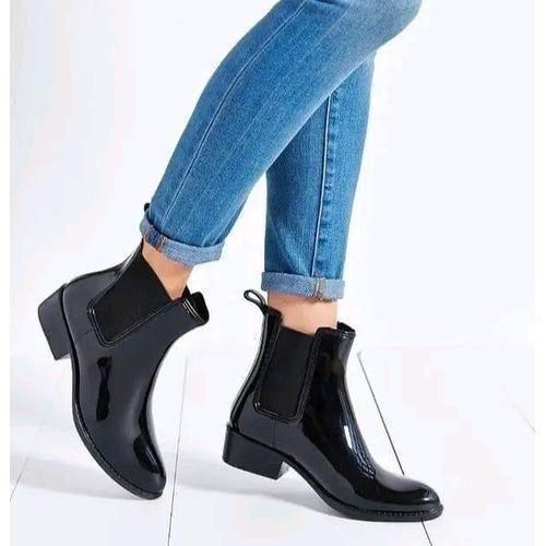 *Beat The Rains*‼️  Daisy Boots  Size 37-42.  Normal fitting  Offer price ksh.700.  Strictly No exchange No return!!