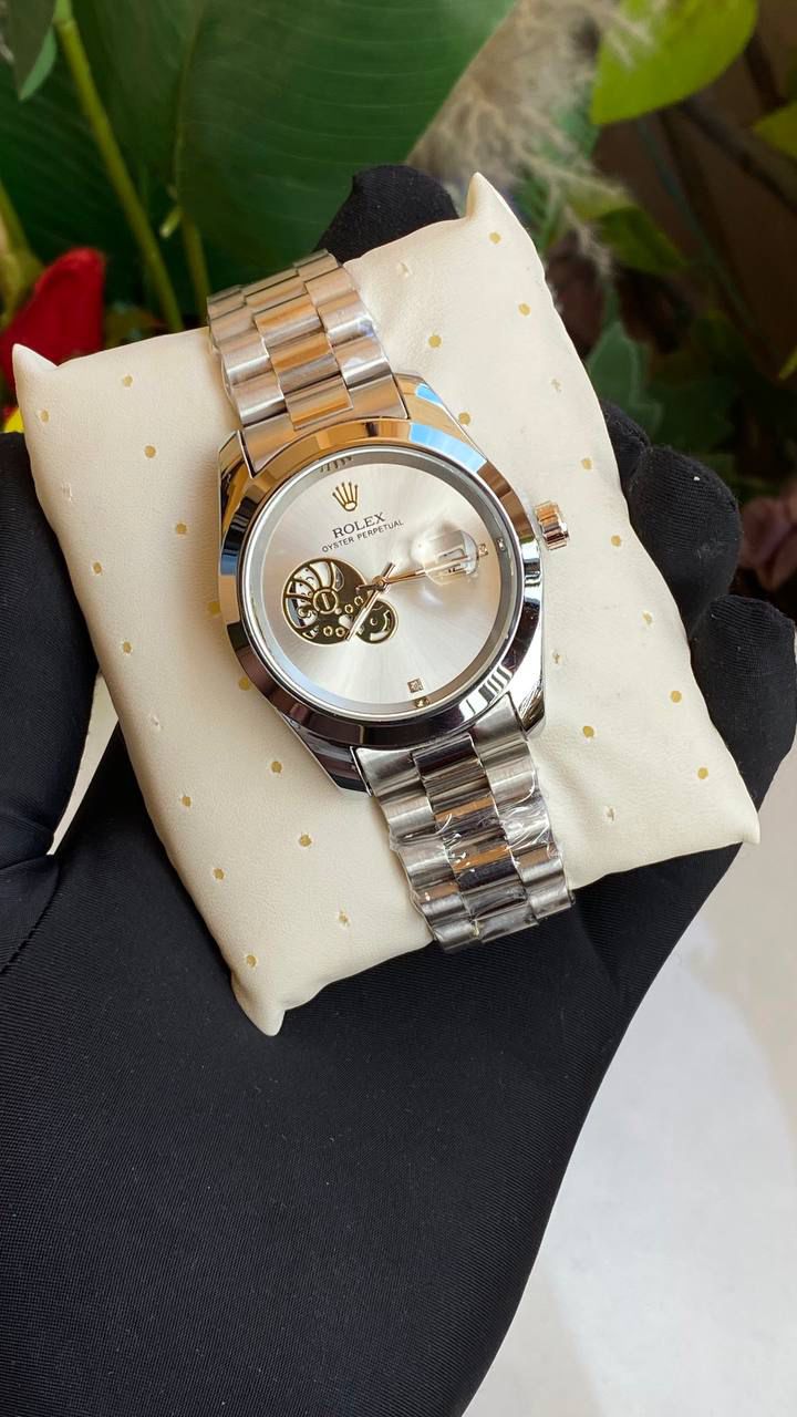 🎀⏰ROLEX LADIES WATCH *KES 1,999*⏰🎀  🔹Day and Date Display 🔹Water resistant 🔹Battery powered  🔹Stainless steel - Image 4