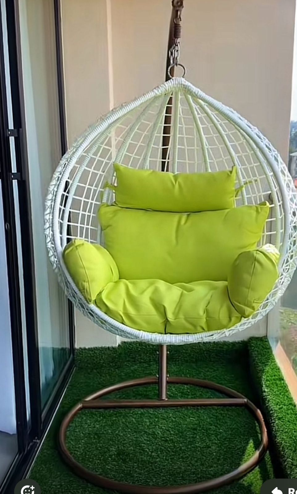 Outdoor swing chair