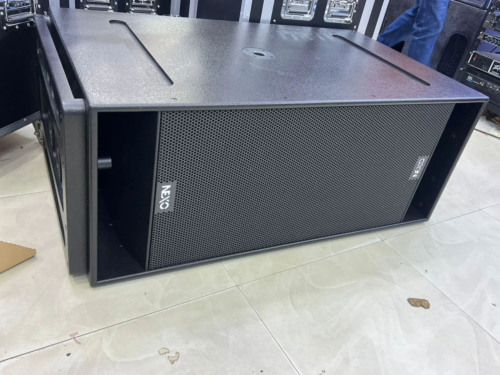 Main image of Nexo RS18: Dual 18" Ray Sub Technology.