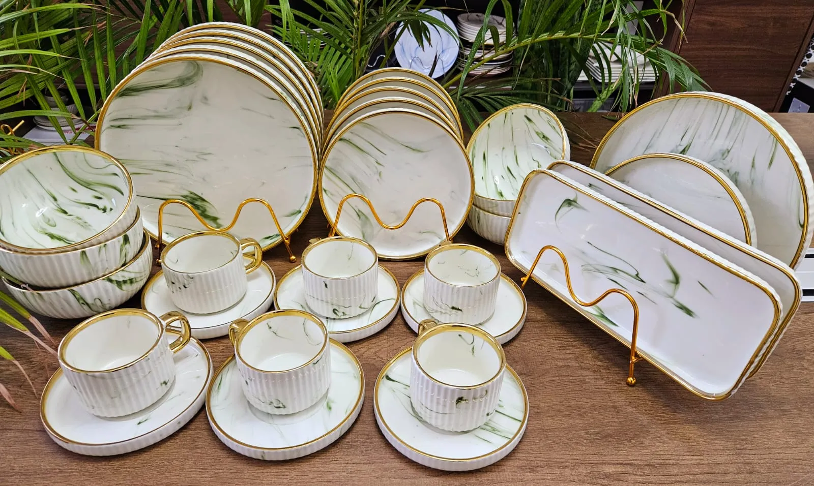 Ceramic beautiful 32pcs dinner set dark green design in stock