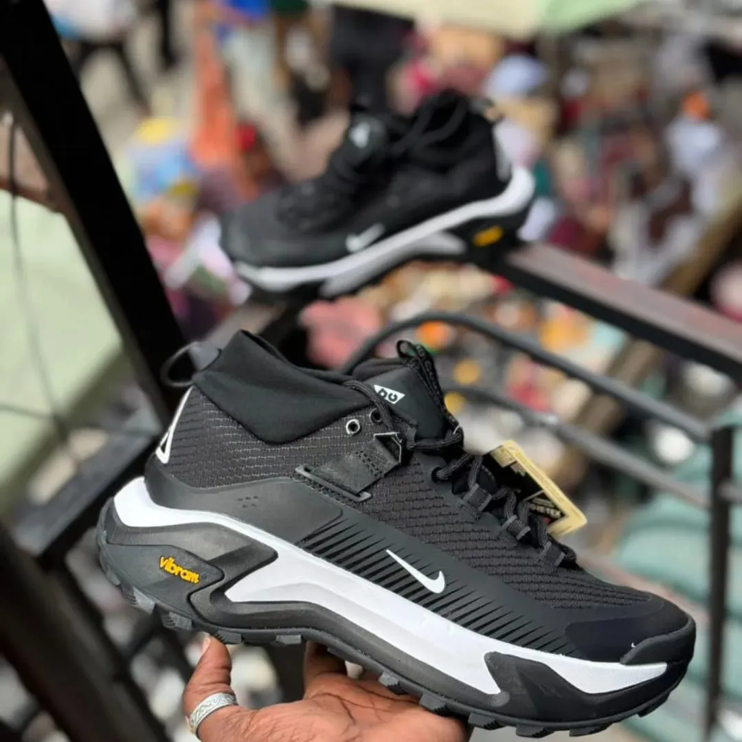 Nike ACG Black Trail Shoes - Image 2